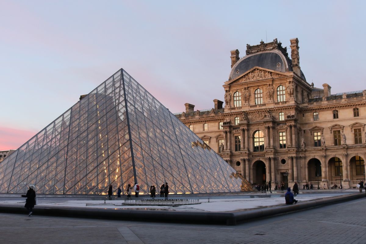 Pyramide du Louvre