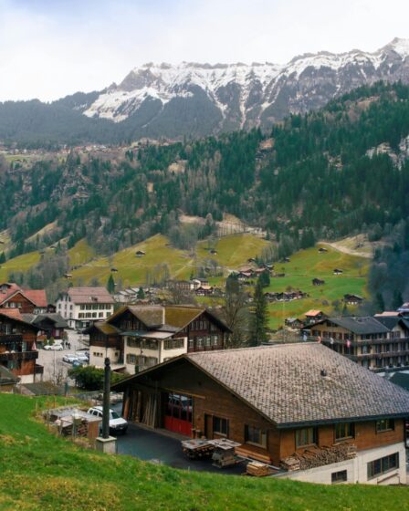 Hameau des Alpes sans routes ni électricité : une histoire fascinante