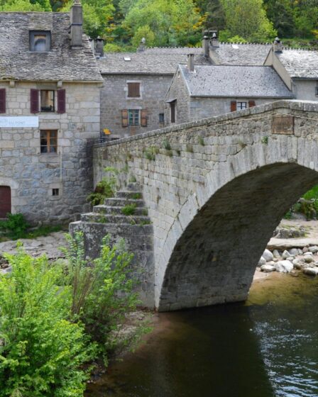 Village perché près de Montpellier : panoramas spectaculaires à découvrir