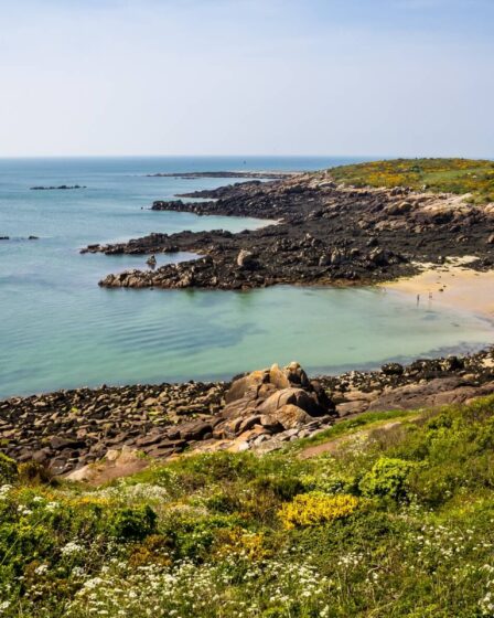 Pollution des plages en Bretagne : un constat alarmant même hors saison