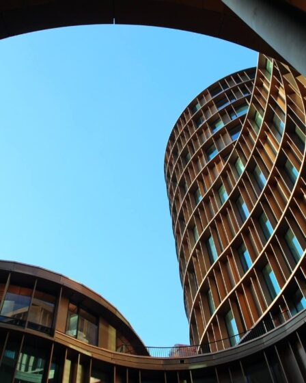 Découvrez le plus long immeuble invisible de France près de Paris