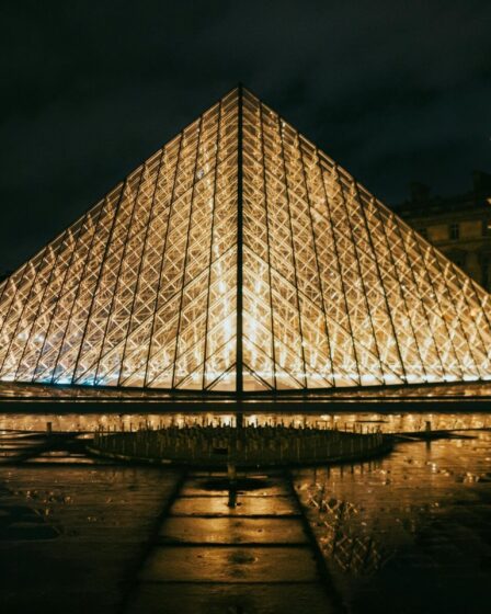 Le Louvre la nuit : Découvrez ses œuvres illuminées gratuitement
