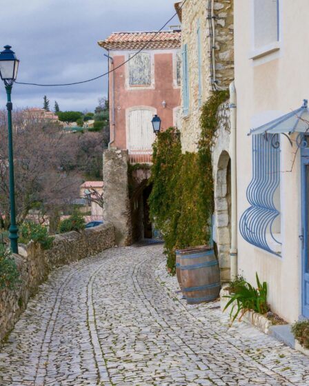 Village provençal : un refuge paisible entre ruelles et panoramas époustouflants