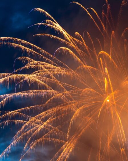 Paris s'illumine : 500 drones et bougies pour un spectacle magique