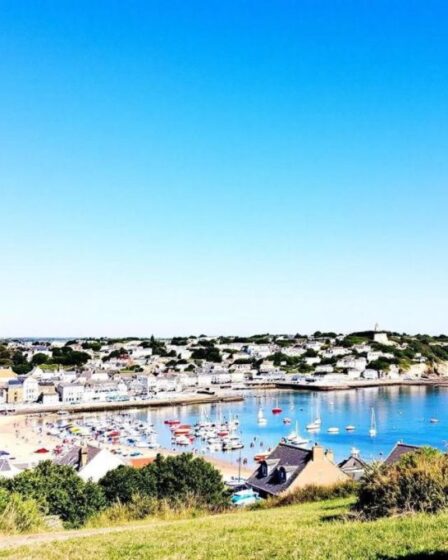 Découvrez ce village breton sauvage : port pittoresque et sentiers côtiers