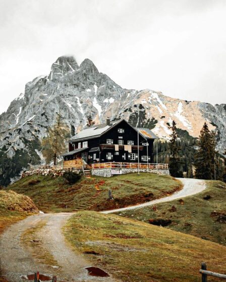 Hameau alpin secret : un havre d’hiver loin des remontées mécaniques