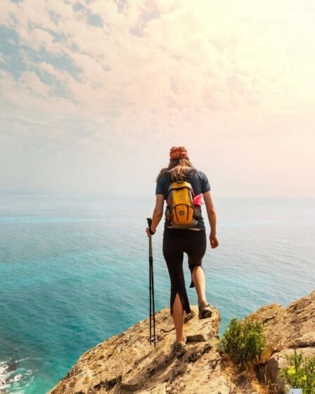 Découvrez cette île près de la France avec 500 sentiers de randonnée
