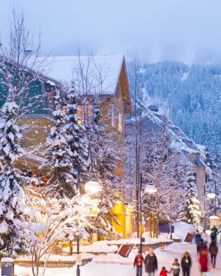 Découvrez ce village des Alpes aux paysages magiques à l'aube