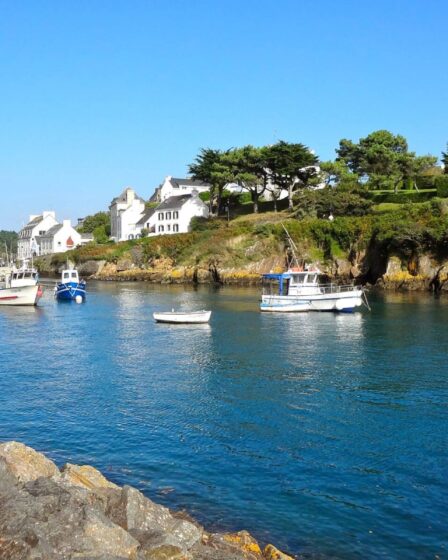Village breton près de Paris : îles de carte postale et paysages magnifiques