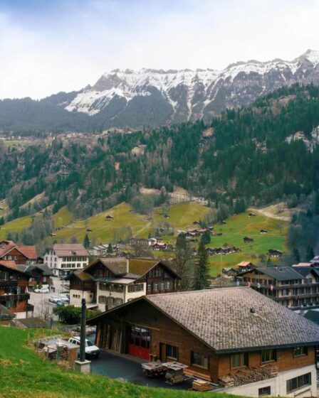 Découvrez l'un des plus beaux villages des Alpes suisses à ne pas manquer