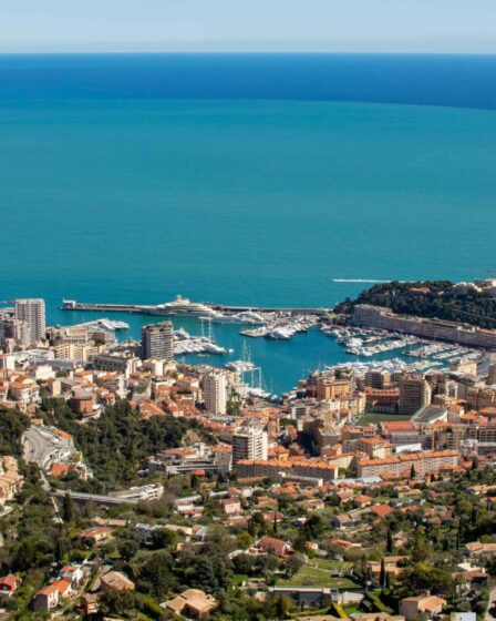 Découvrez ce village blanc surplombant Monaco à prix mini