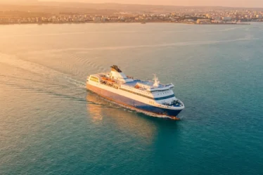 Ferries vers l'Algérie été 2026 : 5 compagnies, prix en hausse de 46 %