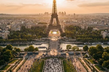 France : 102 millions de touristes en 2025, un record menacé par l'Espagne