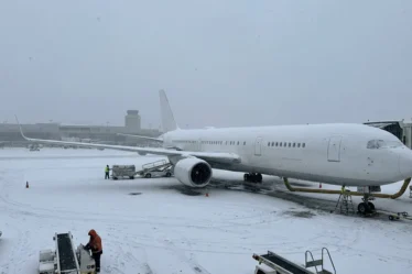 Neige à Paris : 30 % de vols annulés à CDG et Orly pendant les vacances