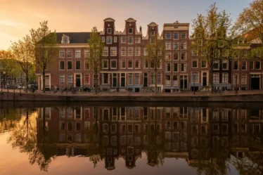 Combien coûte une nuit d'hôtel à Amsterdam en 2026 avec la TVA de 21 % ?