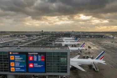 Pétrole à 100 $ et annulations : impact de la guerre au Moyen-Orient sur vos vacances