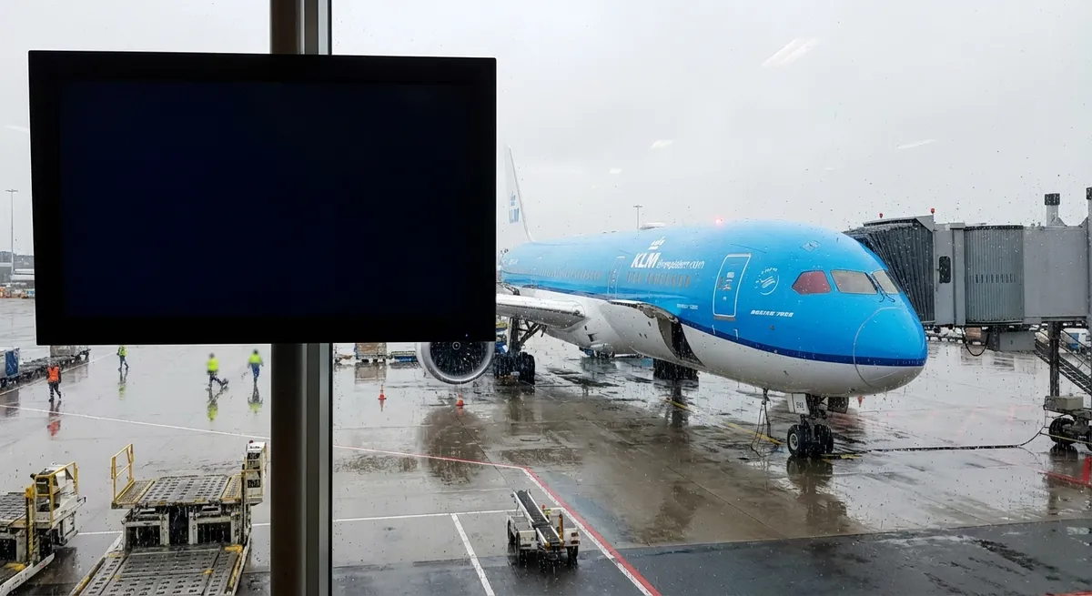 KLM suspend ses vols vers Dubaï : rebooking, remboursements et alternatives