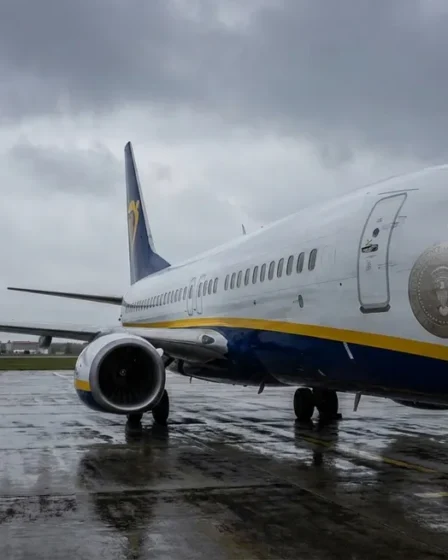 Ryanair refuse 890 euros à une passagère, saisie d'un Boeing en Autriche